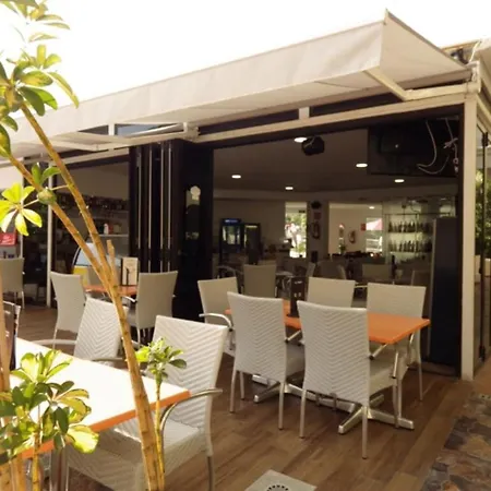 1 Bed Duplex, Pool View In Castle Harbour C113 Holiday home